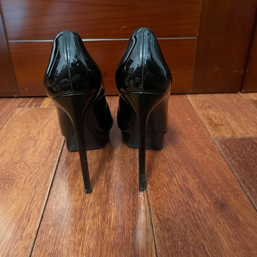 Yves Saint Laurent Black Patent Leather Platform Stiletto Pumps